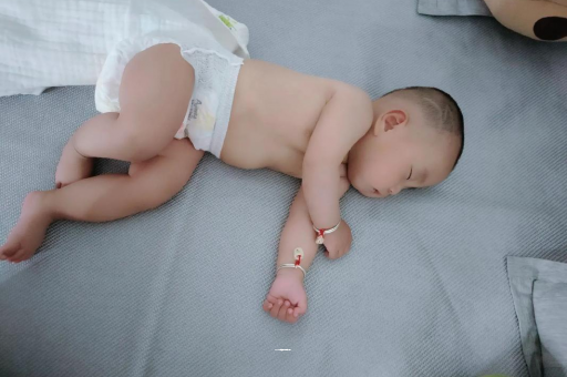 沙洋几个月宝宝会抬头